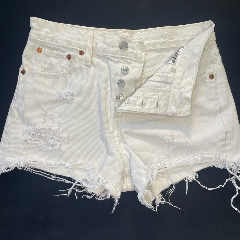White Denim Levi’s Shorts Size 26 - Picture 5 of 10